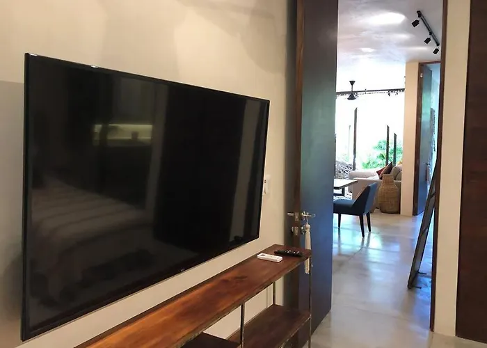Luxury 2 Bdr 2 Bth 2 Bikes Jacuzzi Fiboptic Wifi.