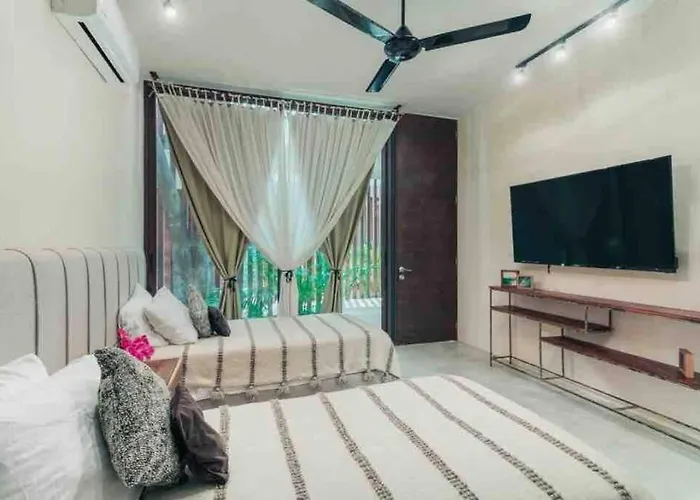 Luxury 2 Bdr 2 Bth 2 Bikes Jacuzzi Fiboptic Wifi. *