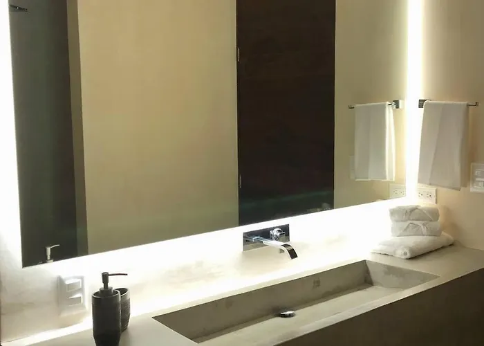 Luxury 2 Bdr 2 Bth 2 Bikes Jacuzzi Fiboptic Wifi. Appartement